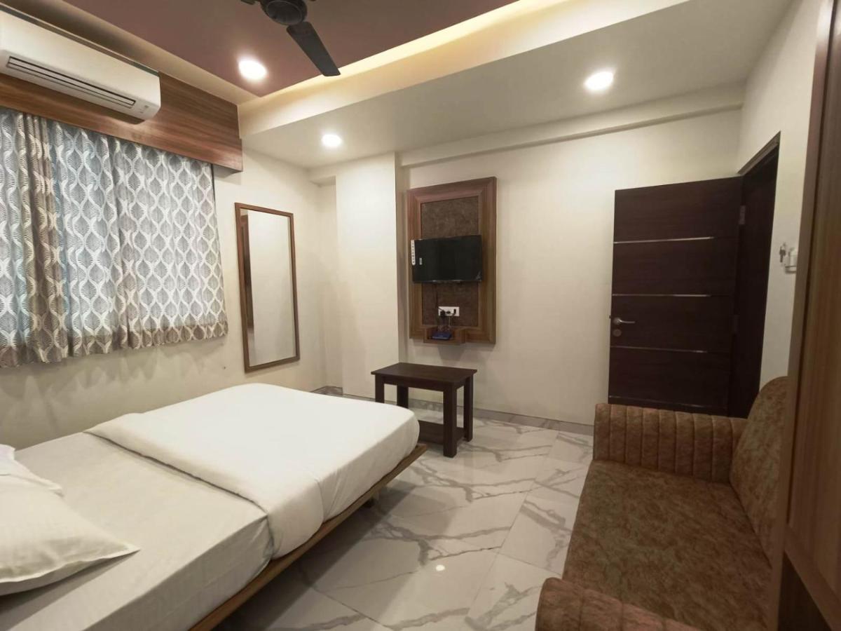 Sai Sagar Lodging & Boarding Ulhāsnagar 外观 照片